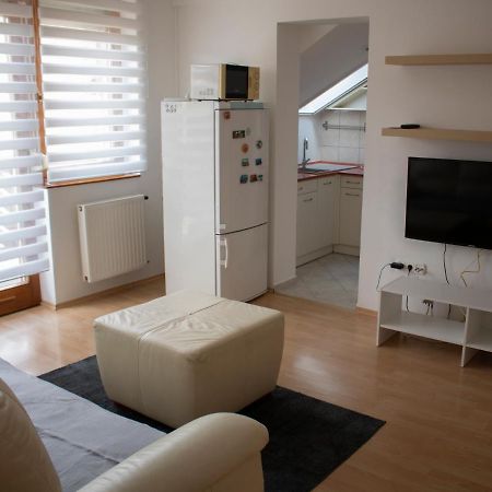Апартаменты Csalogany Apartman Сексард Экстерьер фото