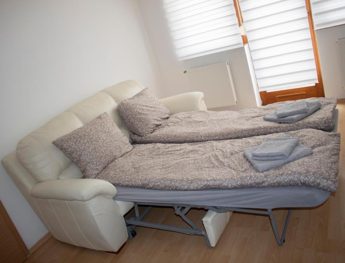 Апартаменты Csalogany Apartman Сексард Экстерьер фото