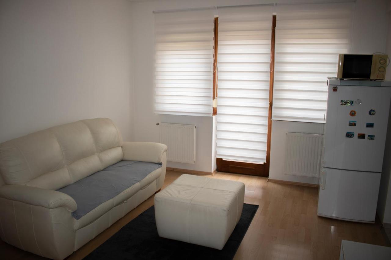 Апартаменты Csalogany Apartman Сексард Экстерьер фото