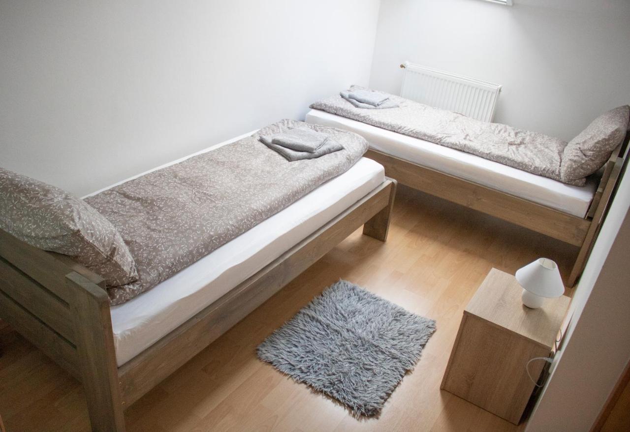 Апартаменты Csalogany Apartman Сексард Экстерьер фото