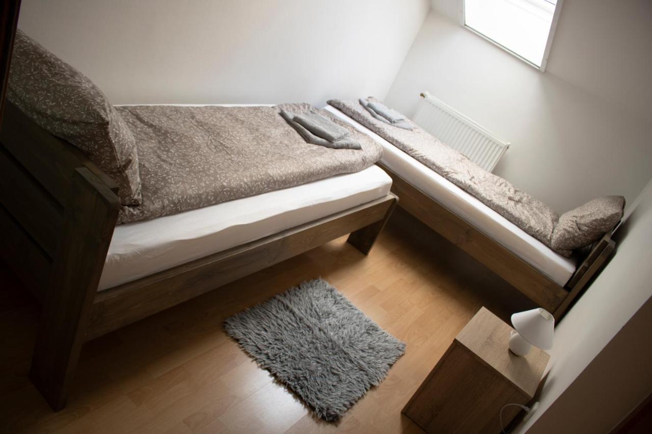 Апартаменты Csalogany Apartman Сексард Экстерьер фото