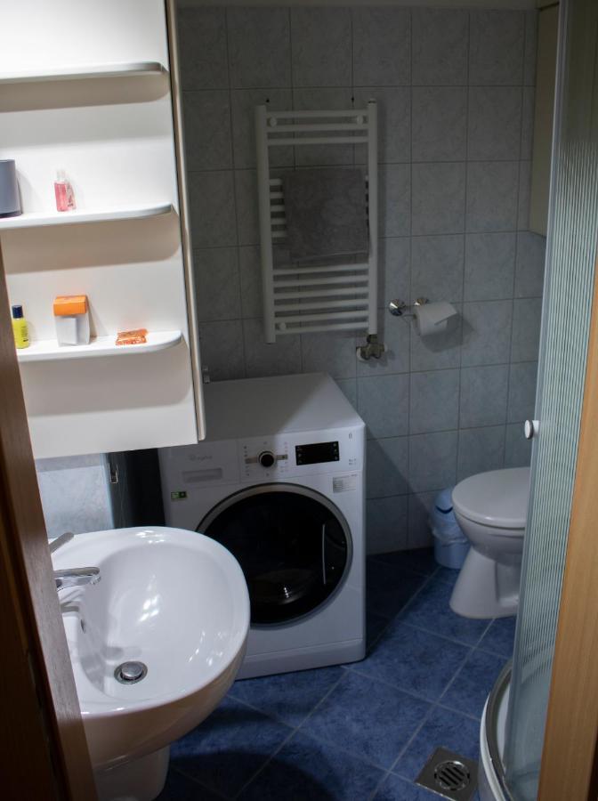 Апартаменты Csalogany Apartman Сексард Экстерьер фото