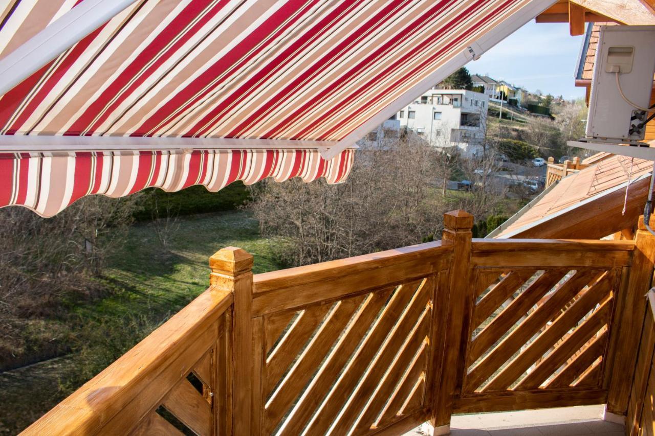 Апартаменты Csalogany Apartman Сексард Экстерьер фото